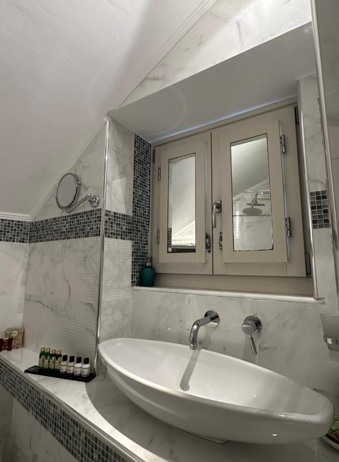 Thea Apart otel Simi Dış mekan fotoğraf