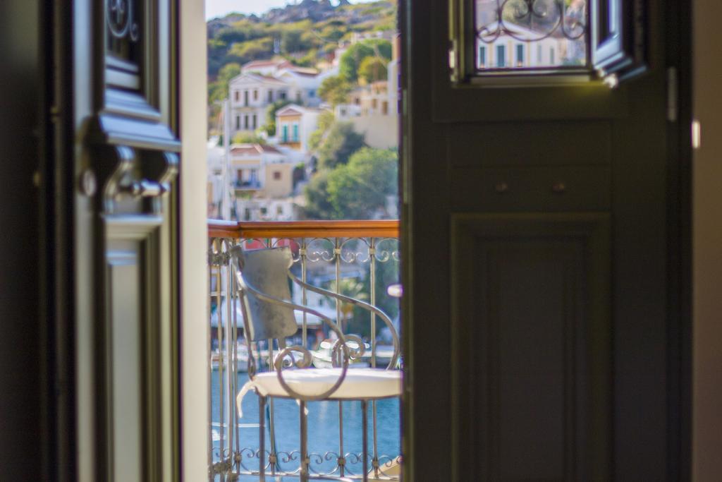 Thea Apart otel Simi Dış mekan fotoğraf